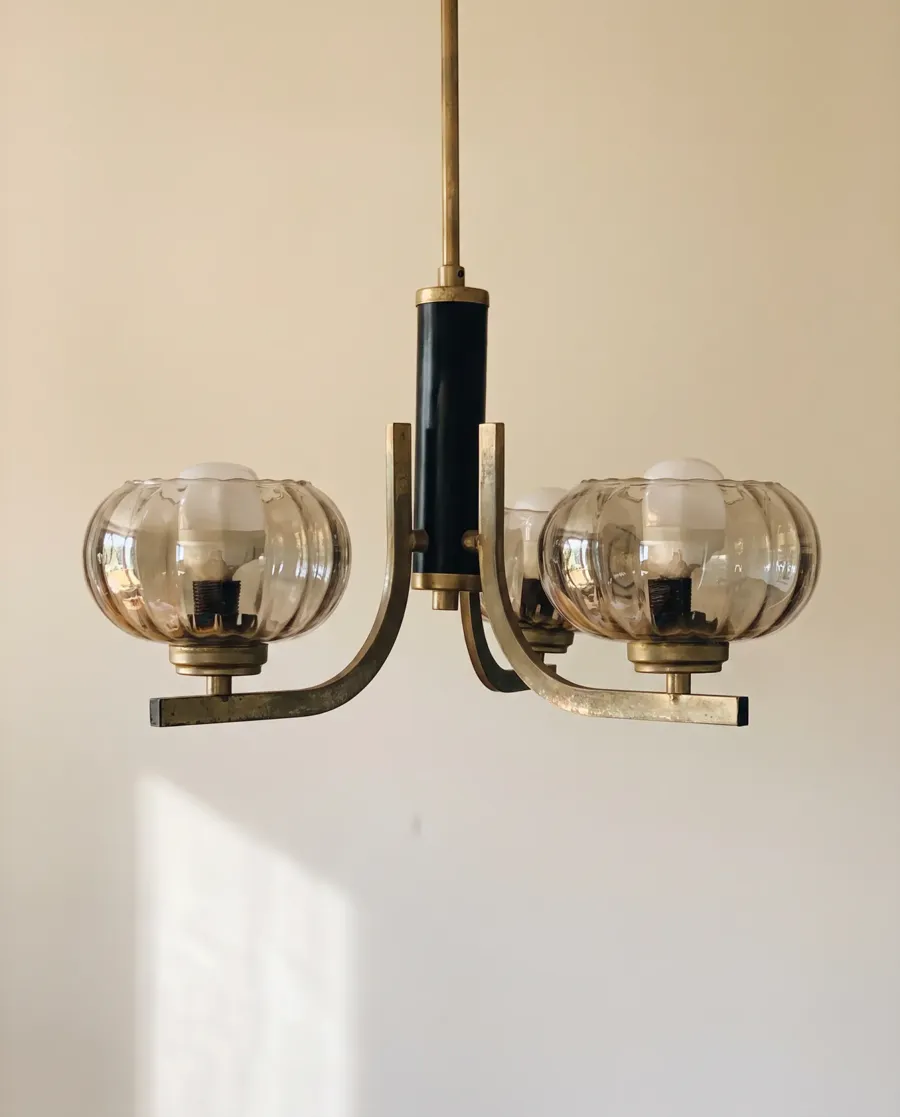 Lustre trois branches, laiton et verre fumé, photo 2
